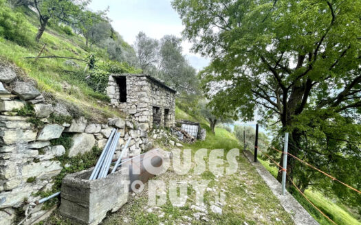 Agricultural land with farmhouse, Parzanica (BG)