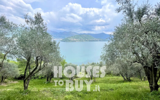 Agricultural land with farmhouse, Parzanica (BG)