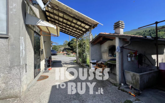 House with land, Borgo Val di Taro (PR)