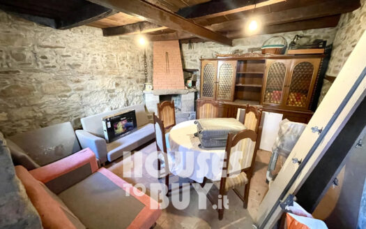 House with land, Borgo Val di Taro (PR)