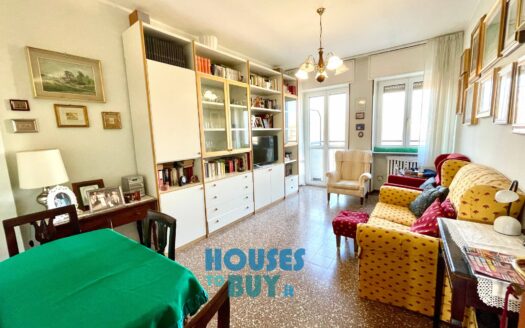 Large four-room apartment with balcony, via Grosotto