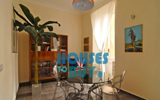 Three-room apartment in the center