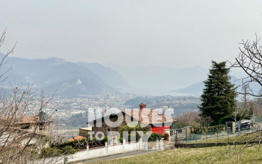 House to be redeveloped, Gandosso (BG)