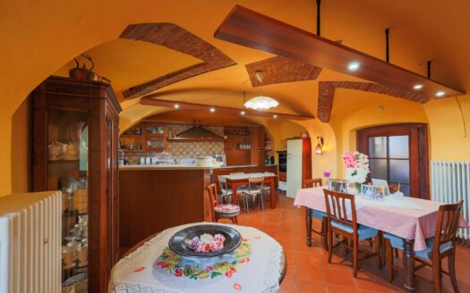 Renovated Country House as a B&B – Clavesana, Langhe