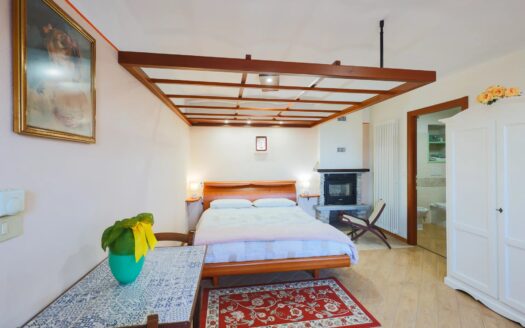 Renovated Country House as a B&B – Clavesana, Langhe