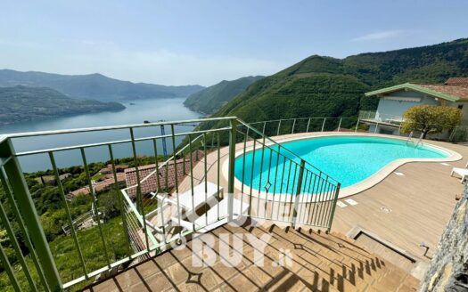 Two-room apartment with terrace overlooking the lake