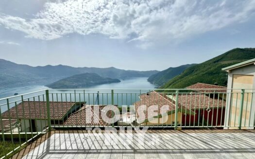 Two-room apartment with terrace overlooking the lake