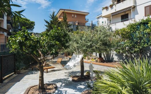 Ceriale, Independent House on Via Concordia